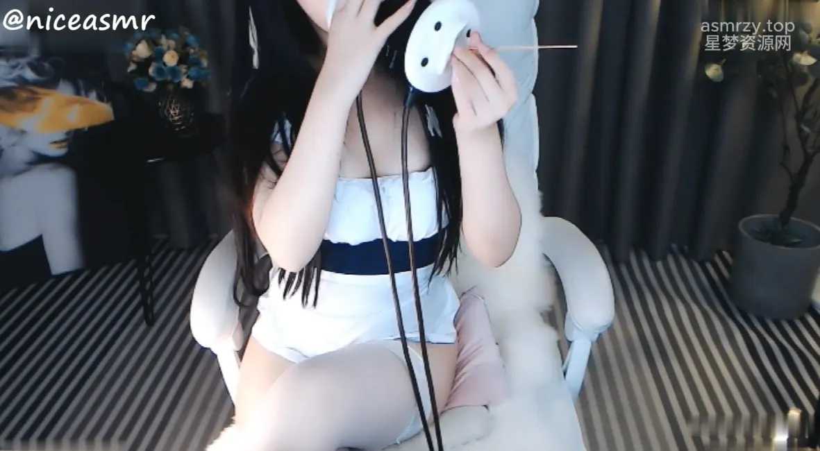 纯情xx九九 女仆装舔耳