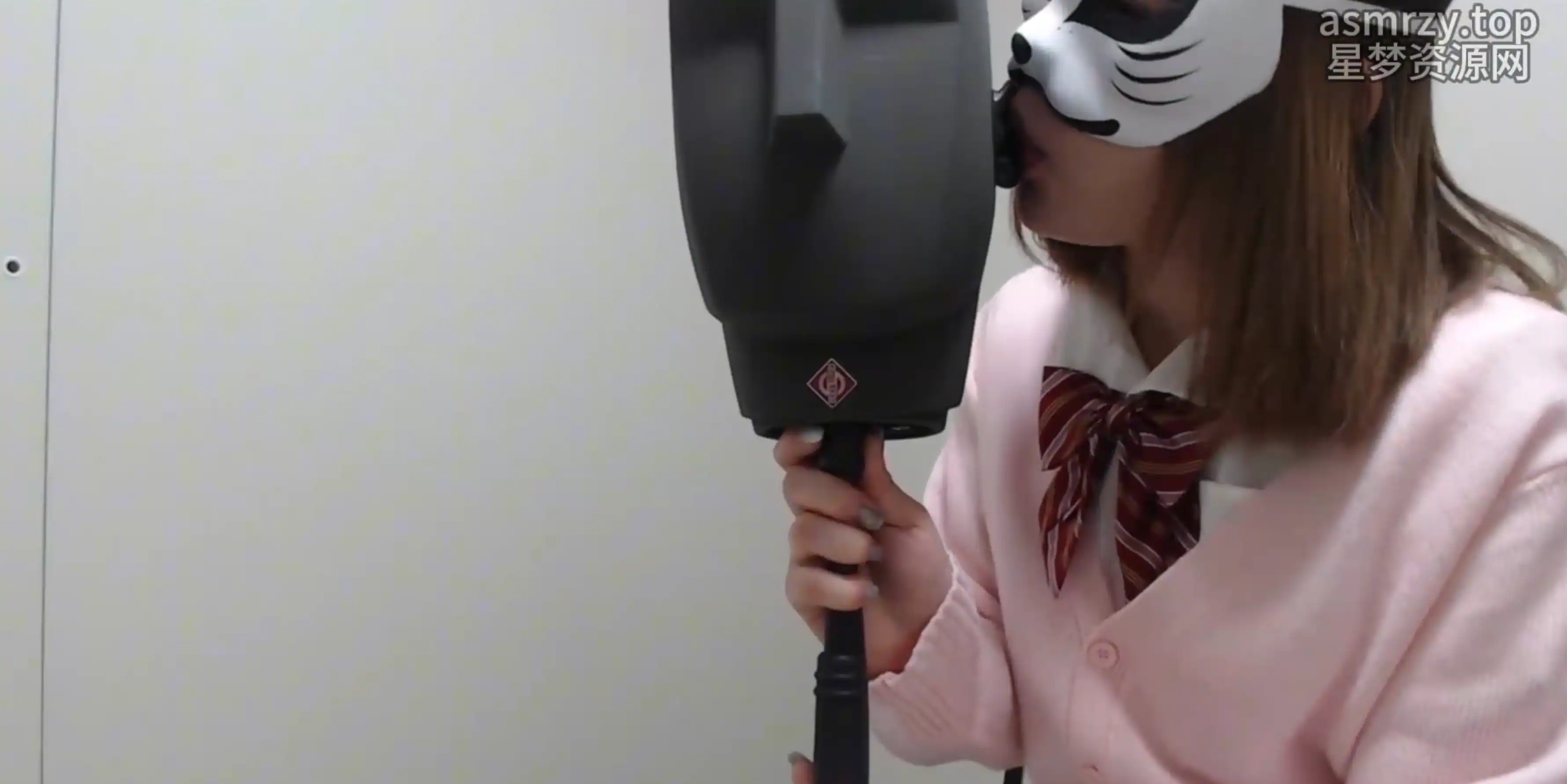 七夕なな 舔耳 JK粉色毛衣