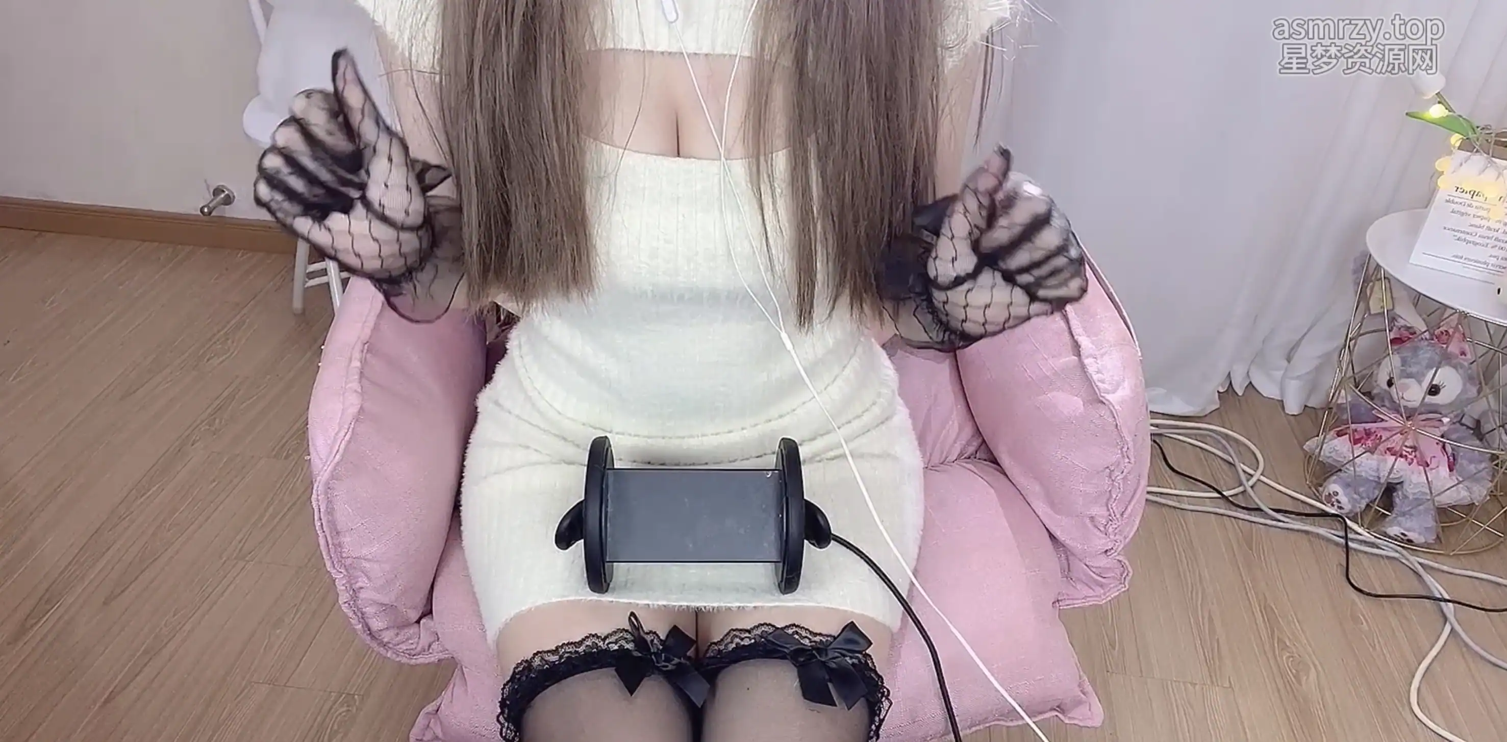 奶兮酱 白衣蕾丝手套助眠