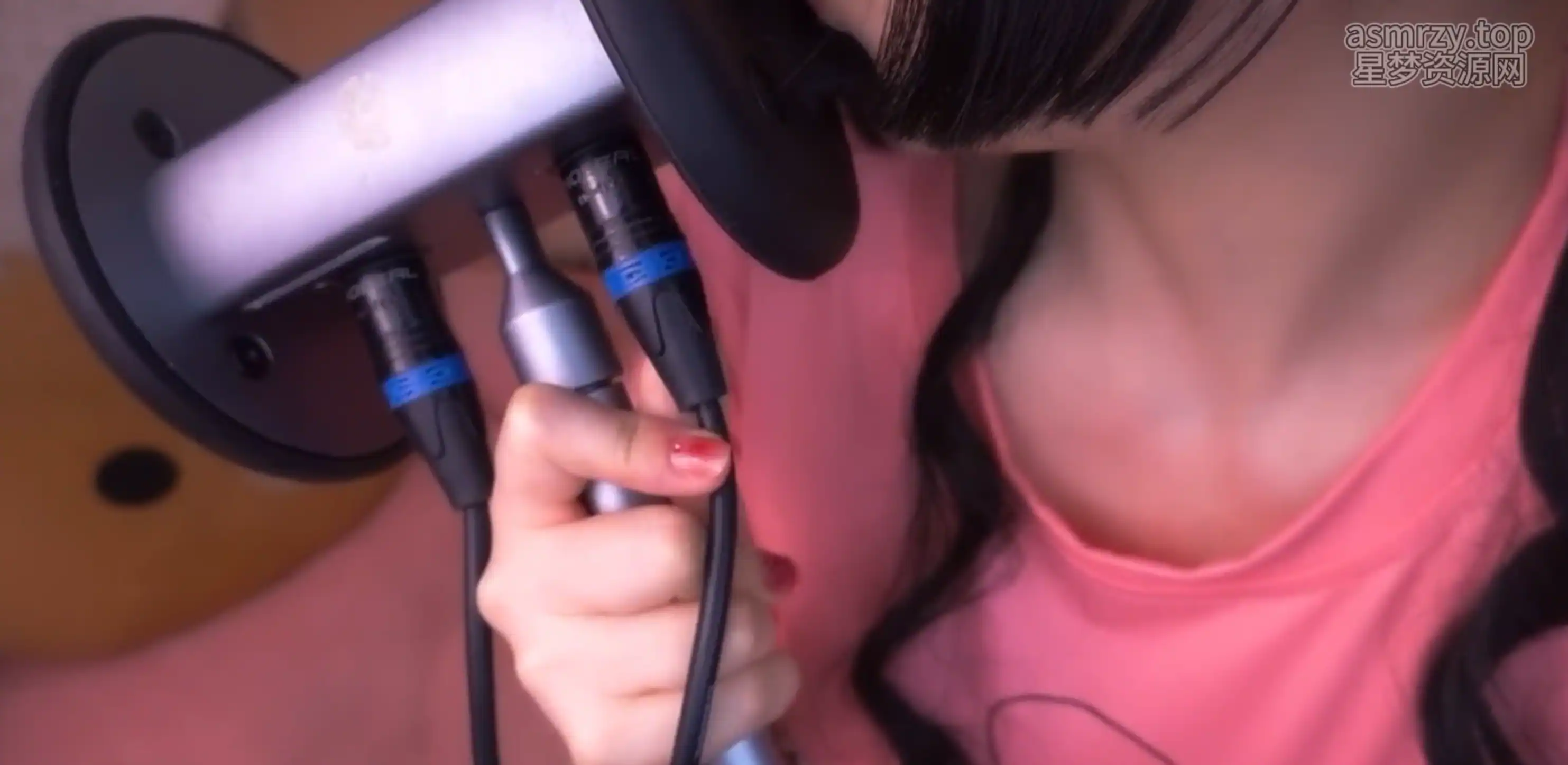 小羊喵 枕边小女友舔耳朵