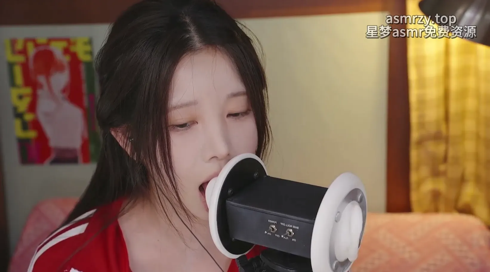 yoonying 红衣特写舔耳