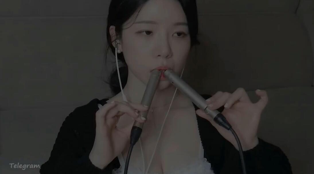 yeonchu 会员黑衣白吊带枪麦口腔音