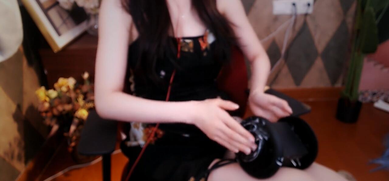 抱抱er 黑裙姐姐的乳液耳部按摩